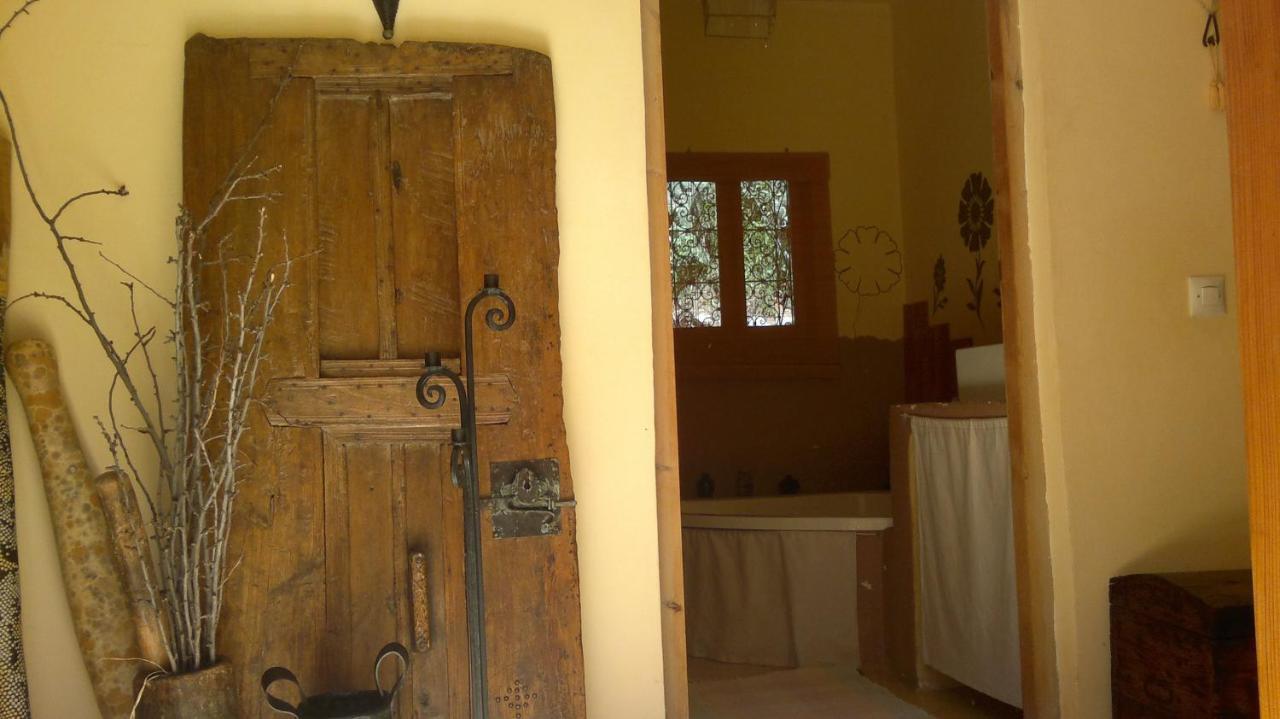 Au Bord De L'Eau Hotel Setti Fatma Room photo